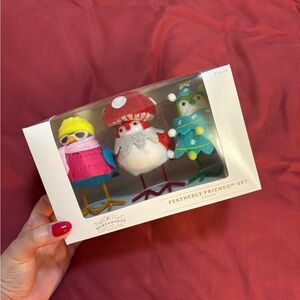 Wondershop Featherly Friends Holiday Decor Set